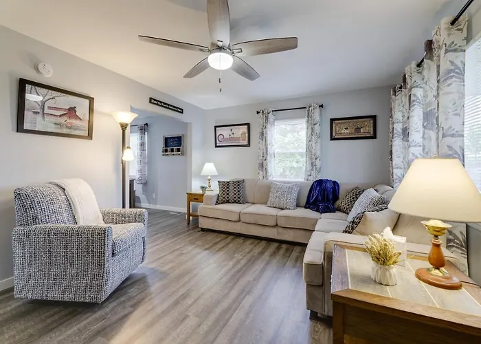 Cozy Kentucky Retreat - Deck, Near Ark Encounter!